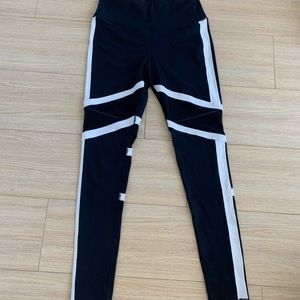 TITIKA Mesh Leggings